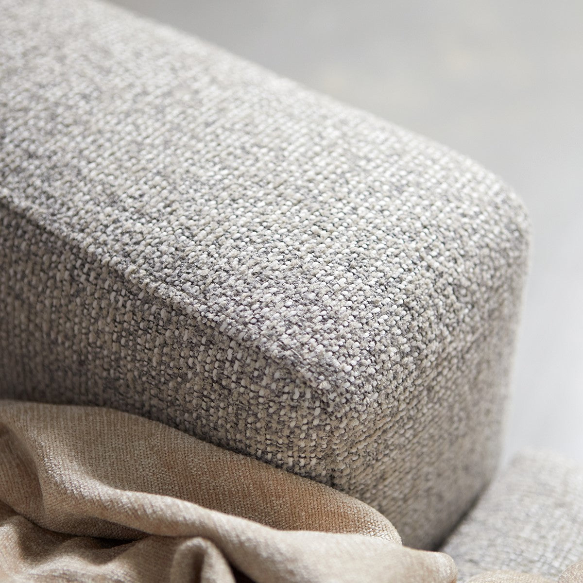 PEPP interiors COMO met ronde chaise longue rechts - Puente 09